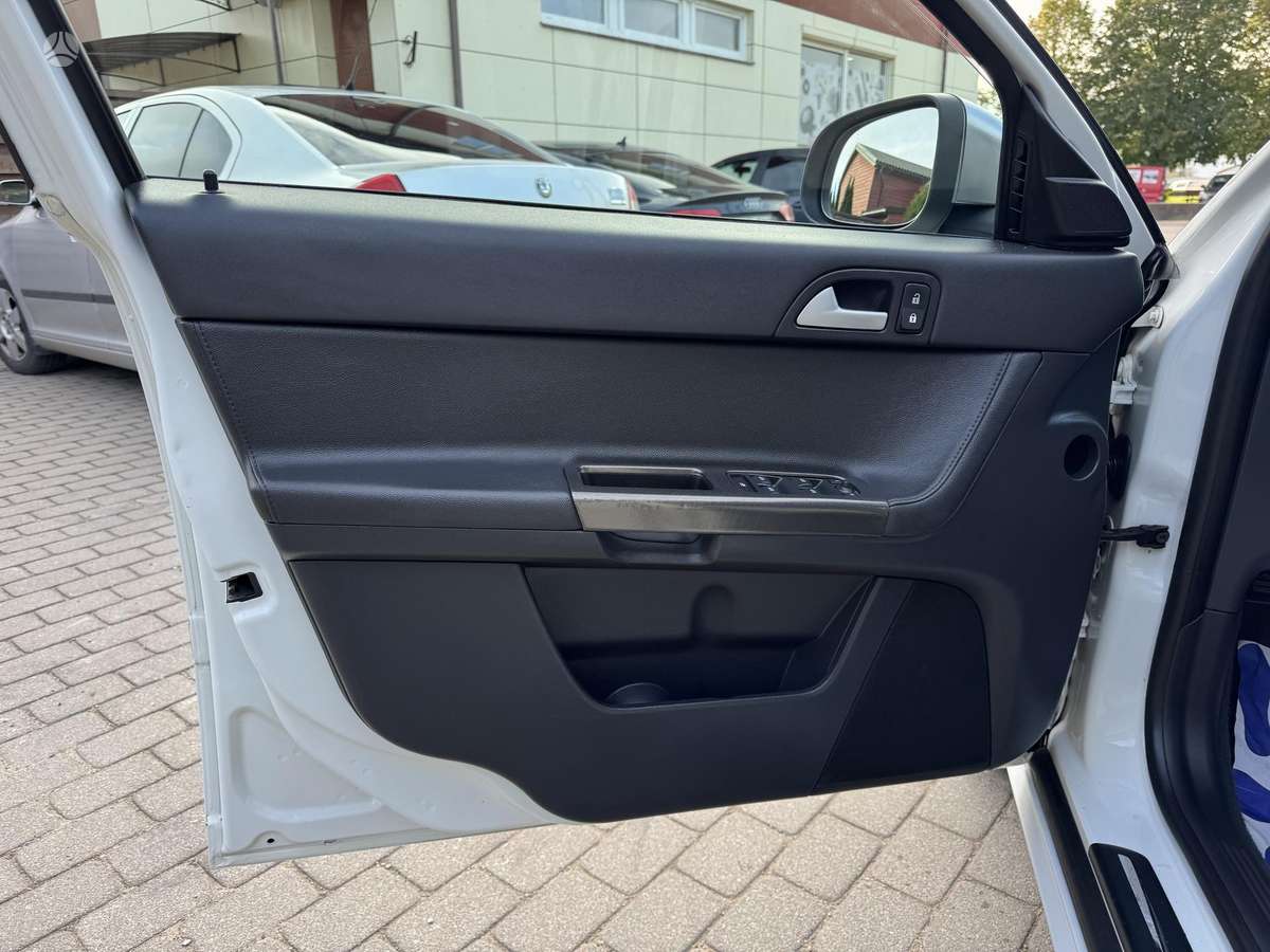 Volvo V50 2011 — photo 13