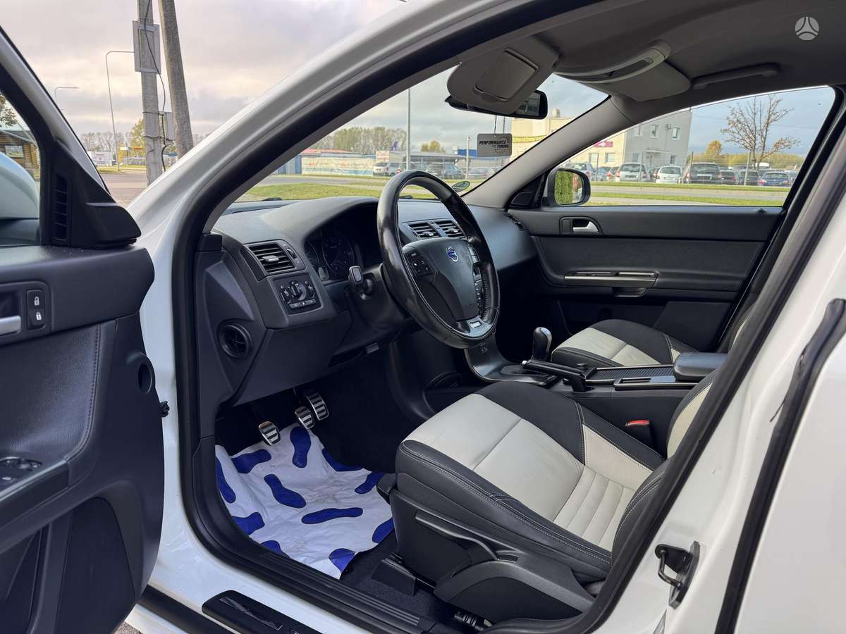 Volvo V50 2011 — photo 14