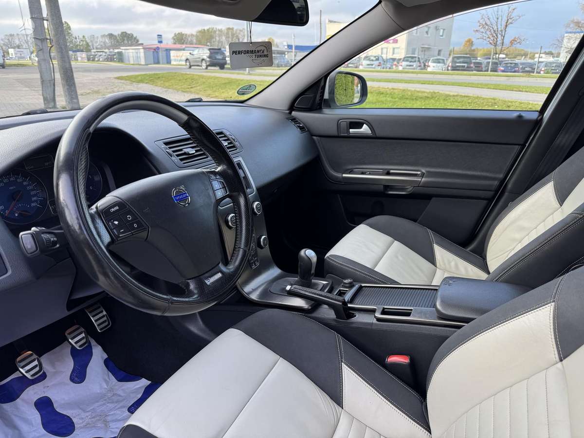 Volvo V50 2011 — photo 15