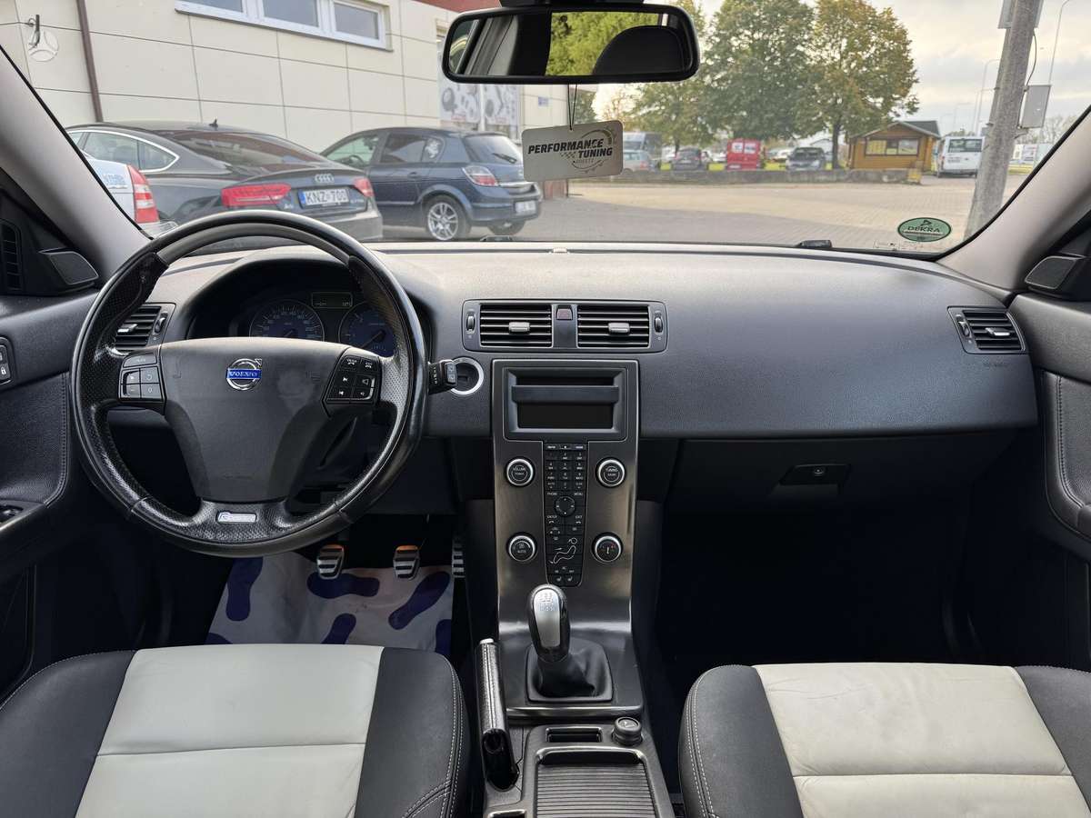 Volvo V50 2011 — photo 17