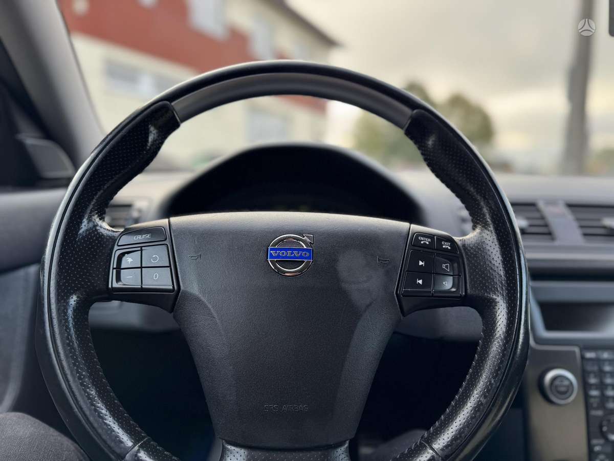 Volvo V50 2011 — photo 18