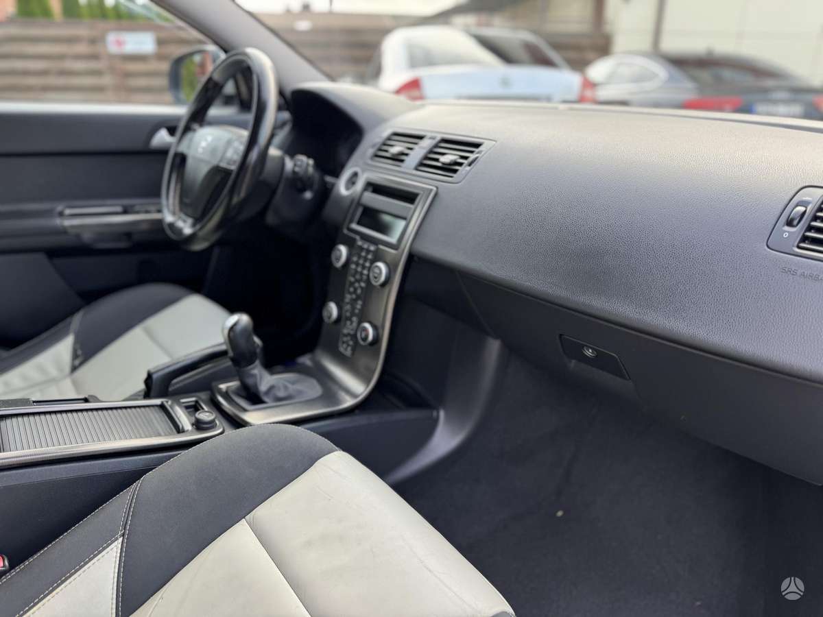 Volvo V50 2011 — photo 22