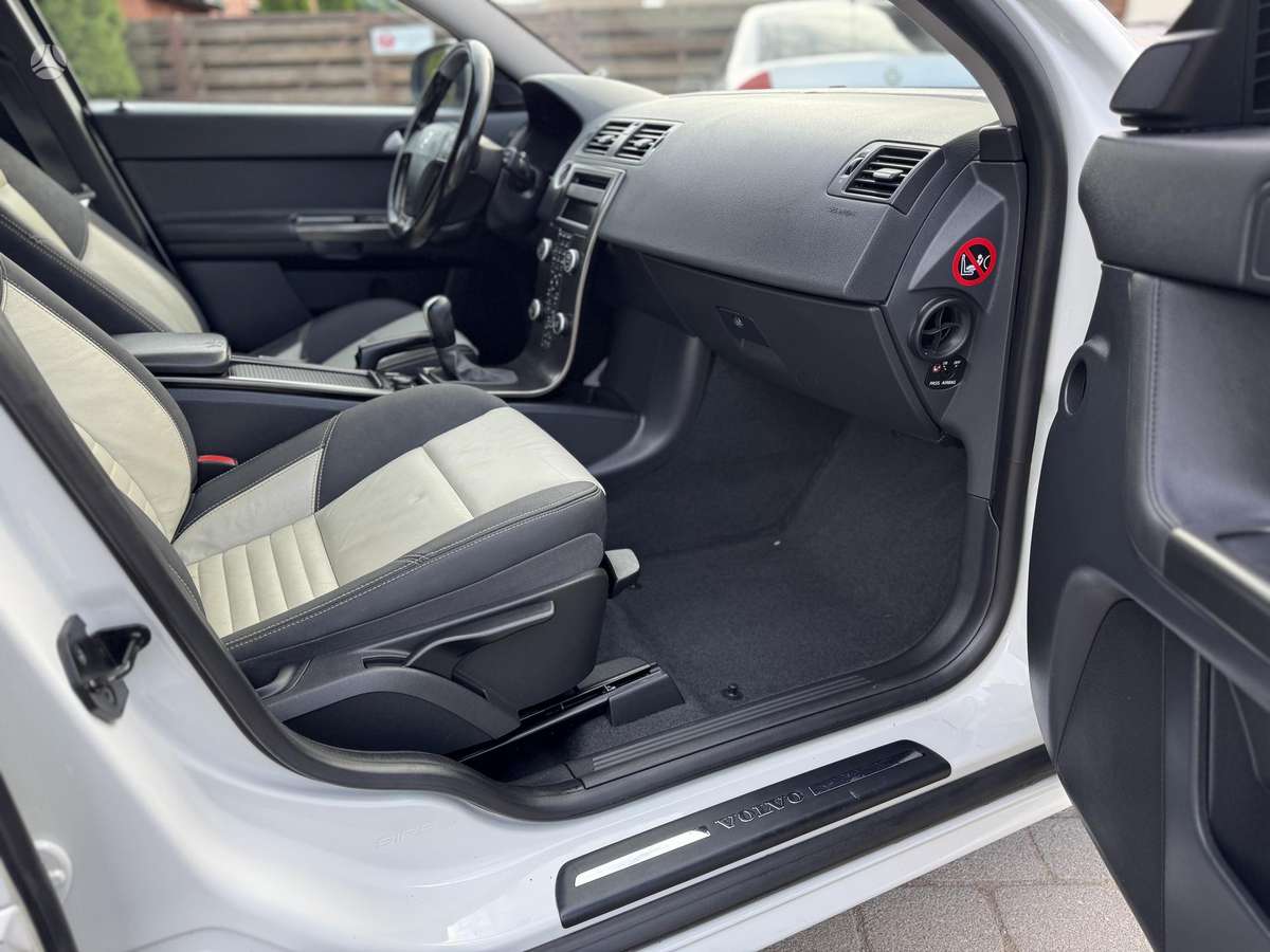 Volvo V50 2011 — photo 23
