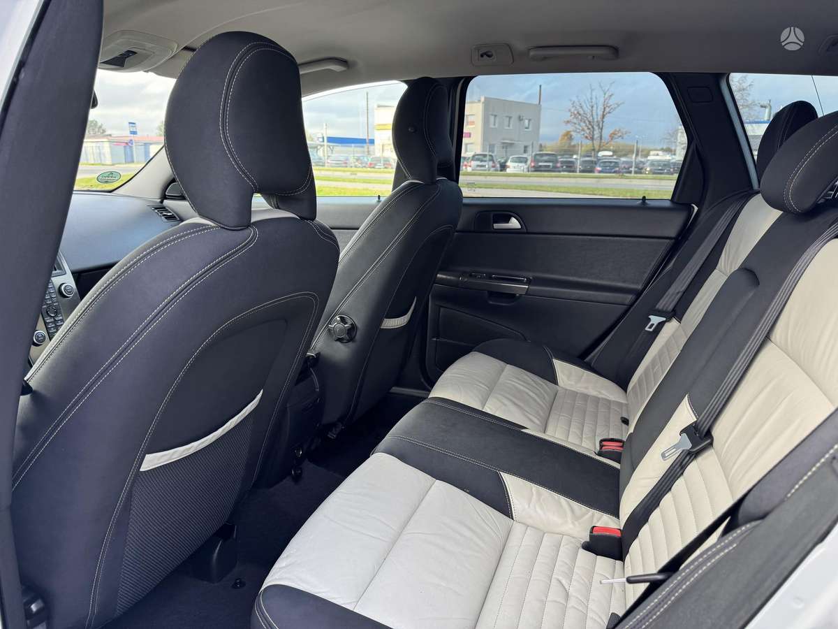 Volvo V50 2011 — photo 24