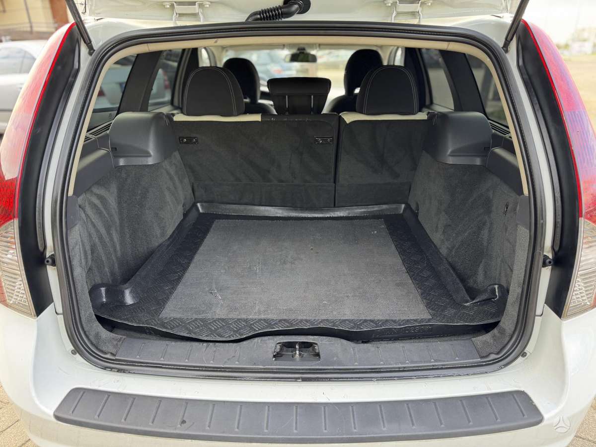 Volvo V50 2011 — photo 26