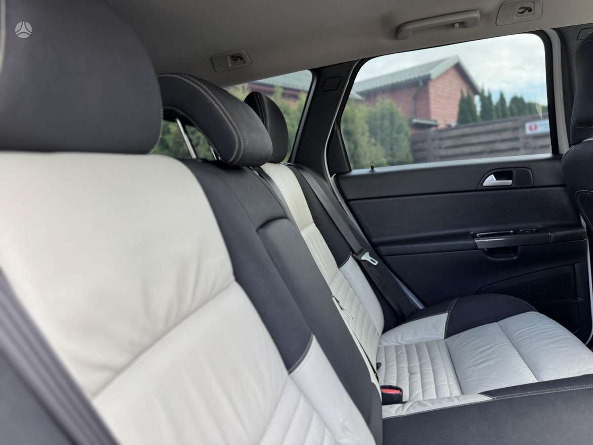 Volvo V50 2011 — photo 29