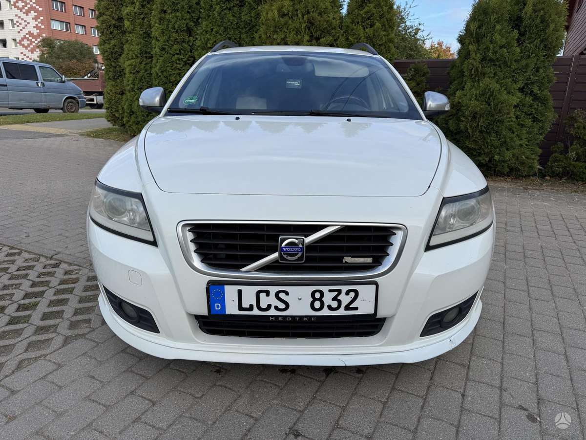 Volvo V50 2011 — interior