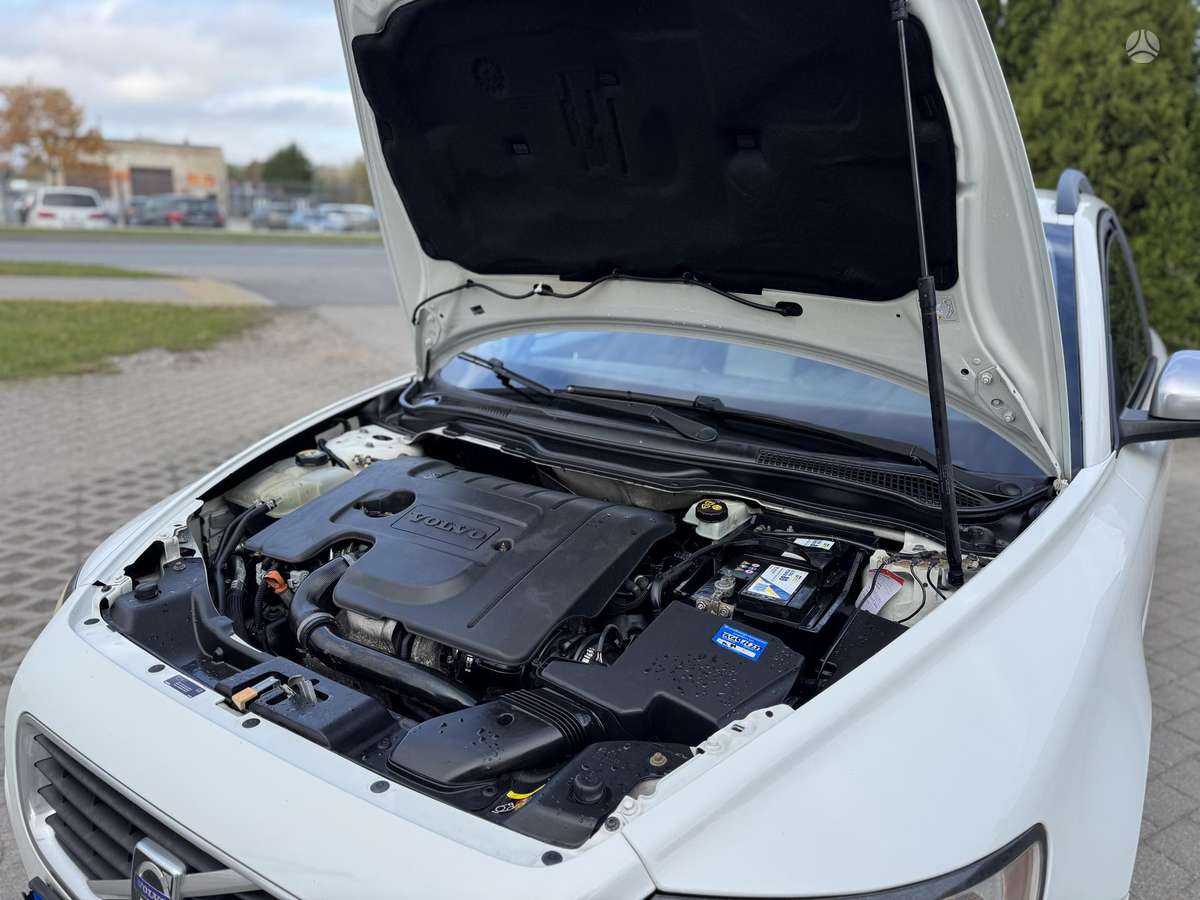 Volvo V50 2011 — photo 31