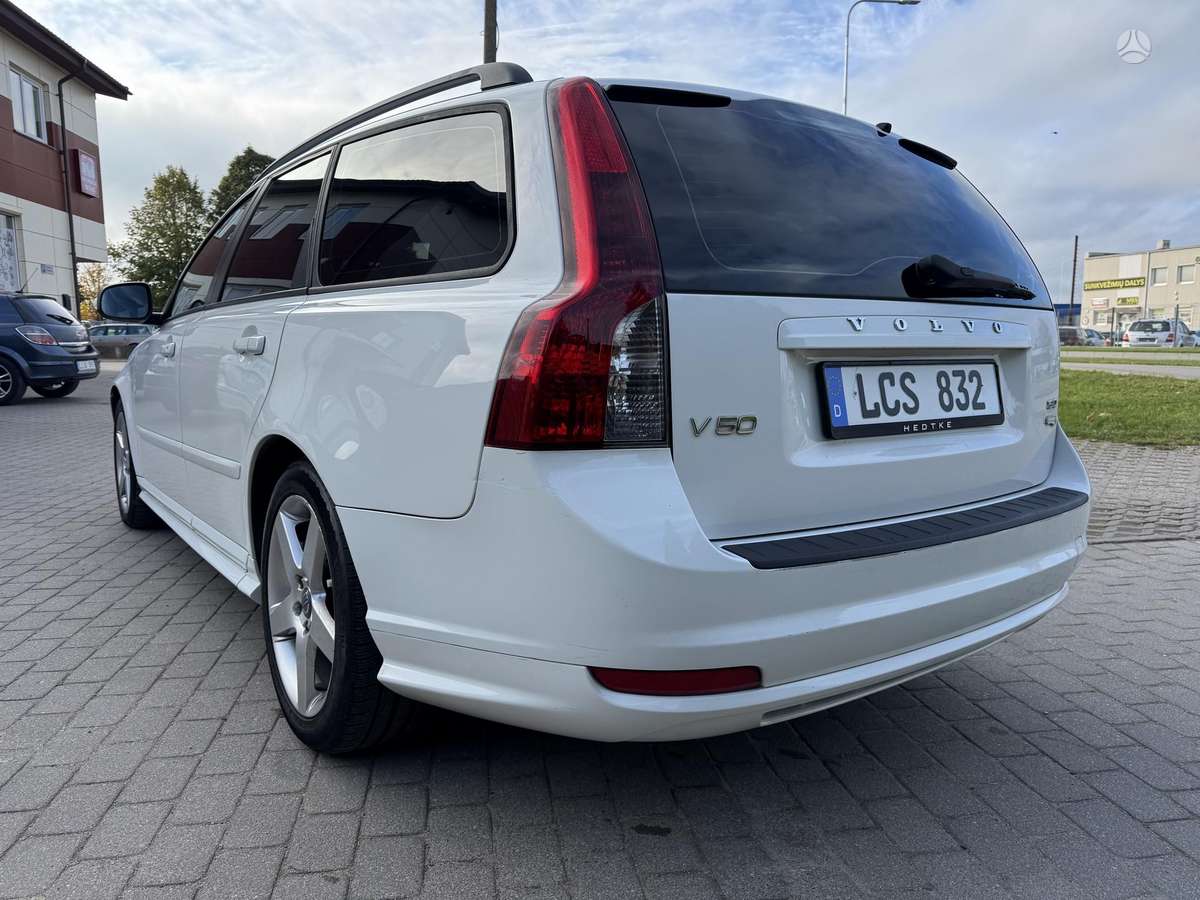 Volvo V50 2011 — photo 7