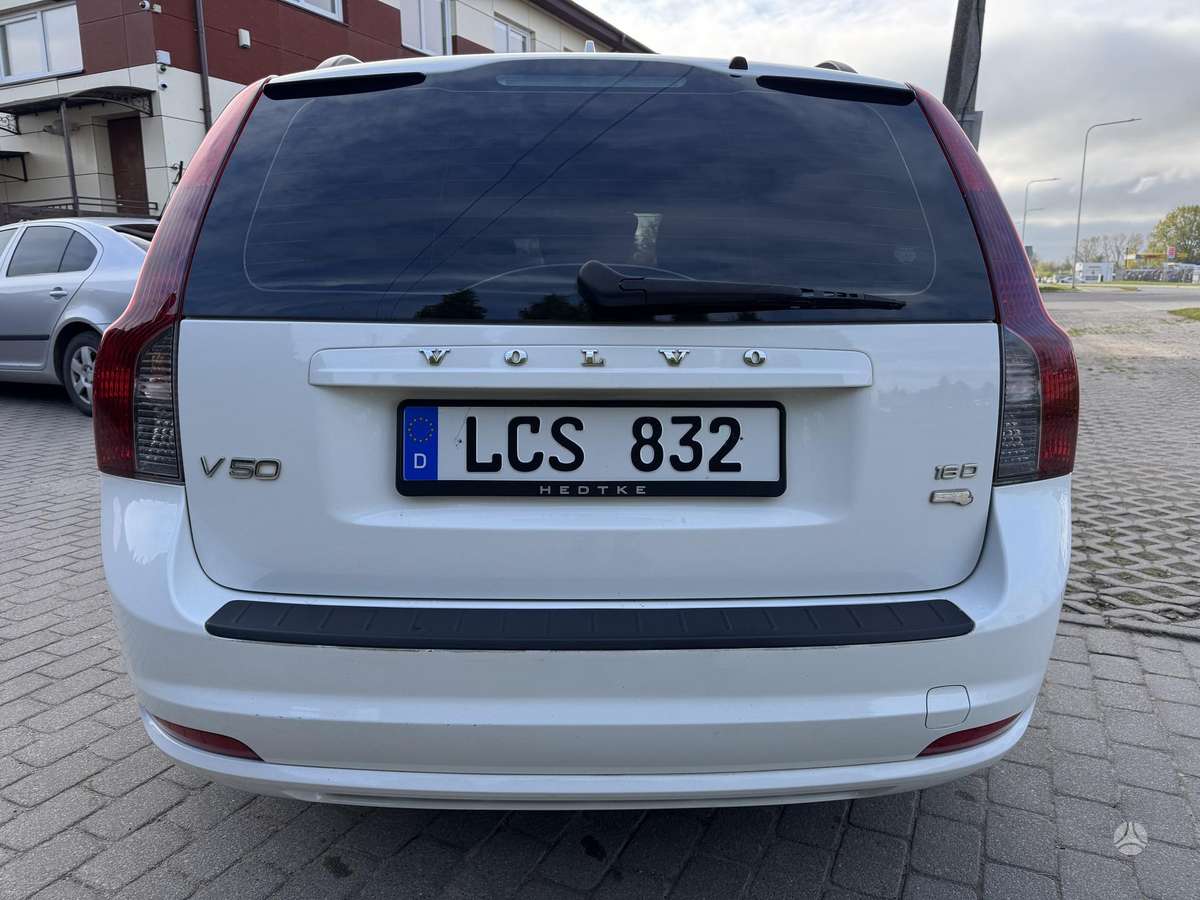 Volvo V50 2011 — photo 8