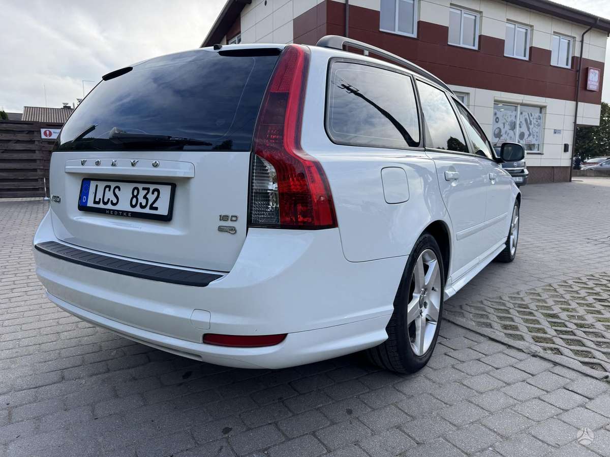 Volvo V50 2011 — photo 9