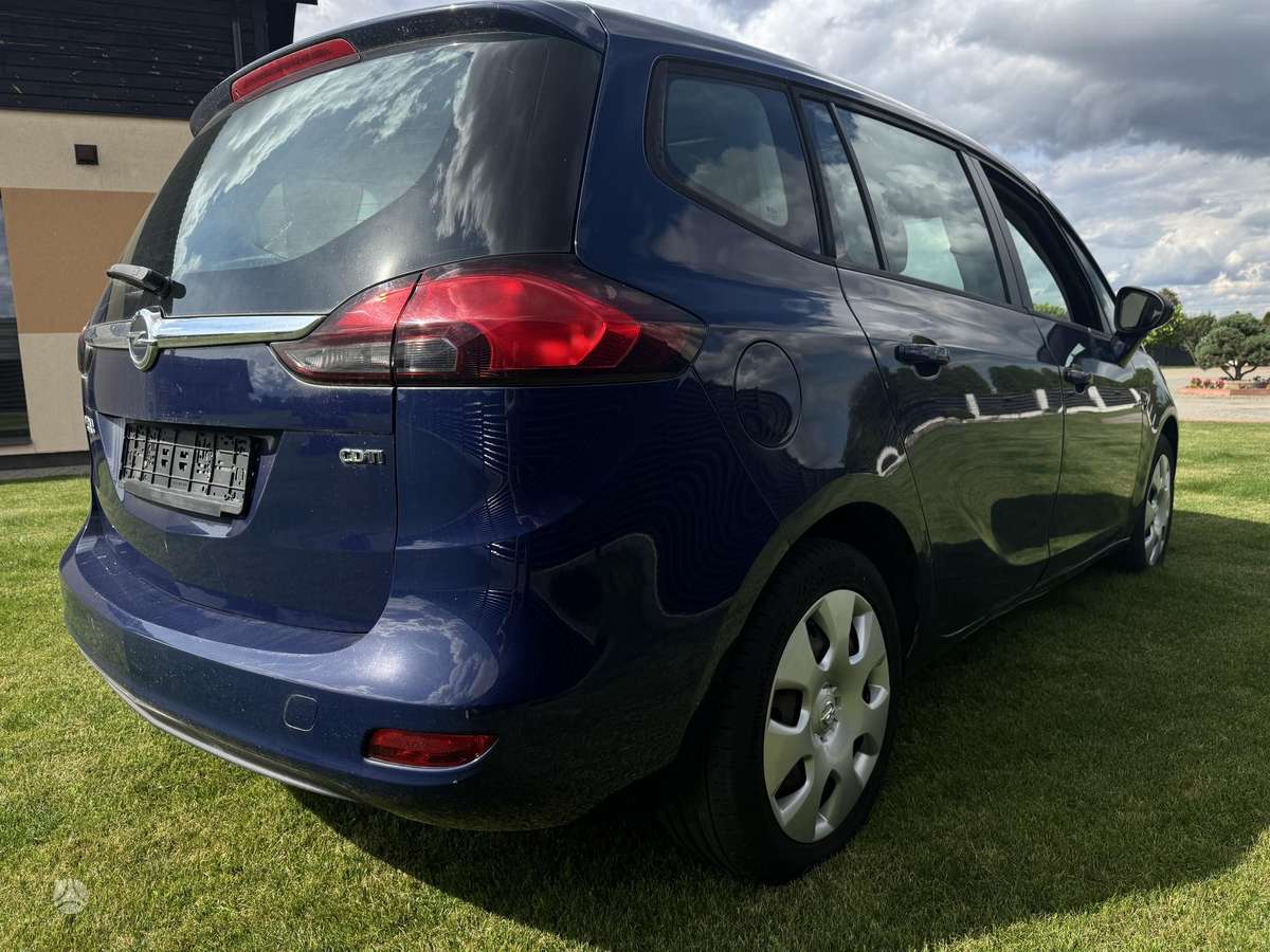 Opel Zafira 2012 — interior