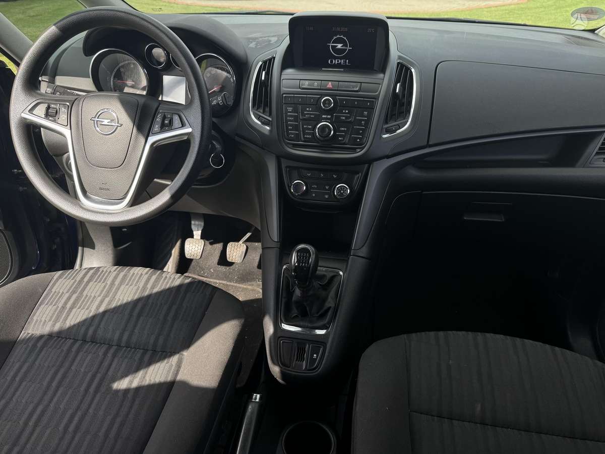 Opel Zafira 2012 — photo 5