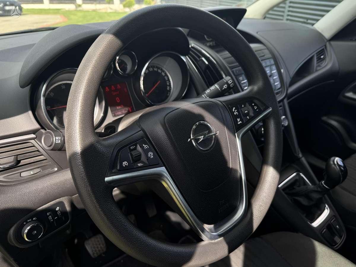 Opel Zafira 2012 — photo 6