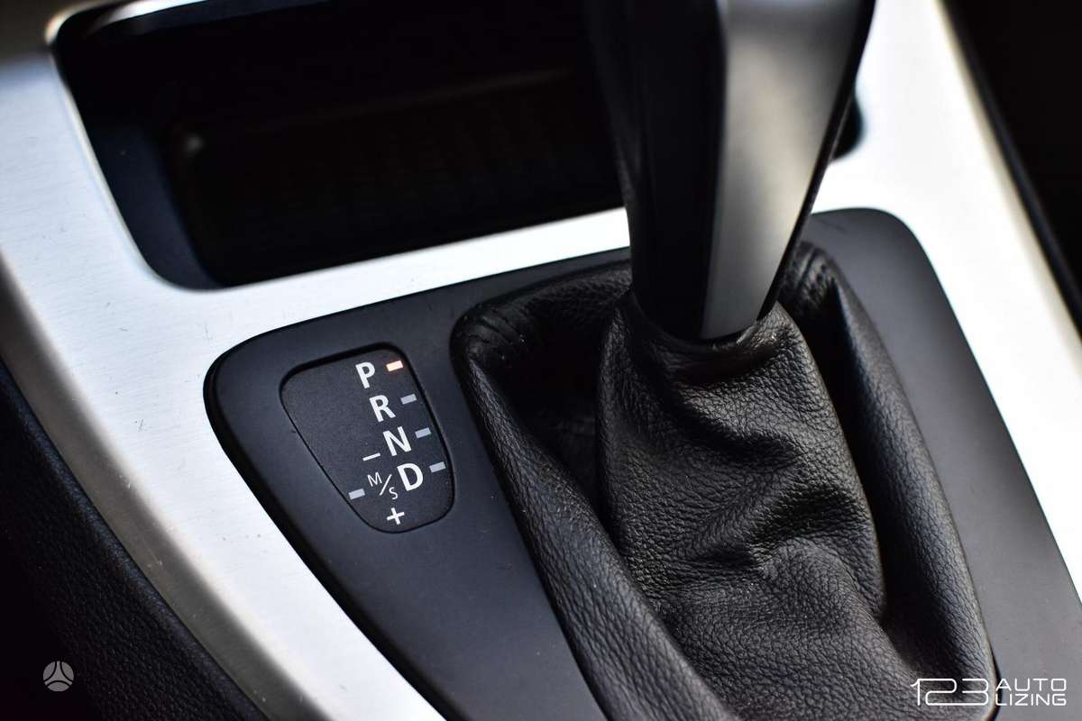 BMW 330 2008 — photo 15