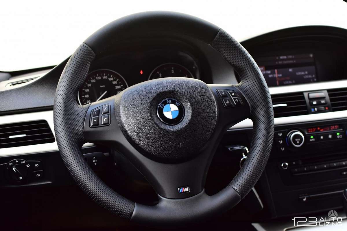 BMW 330 2008 — photo 24