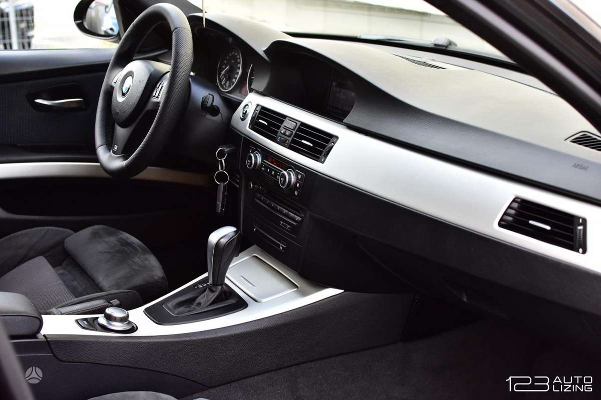 BMW 330 2008 — photo 26
