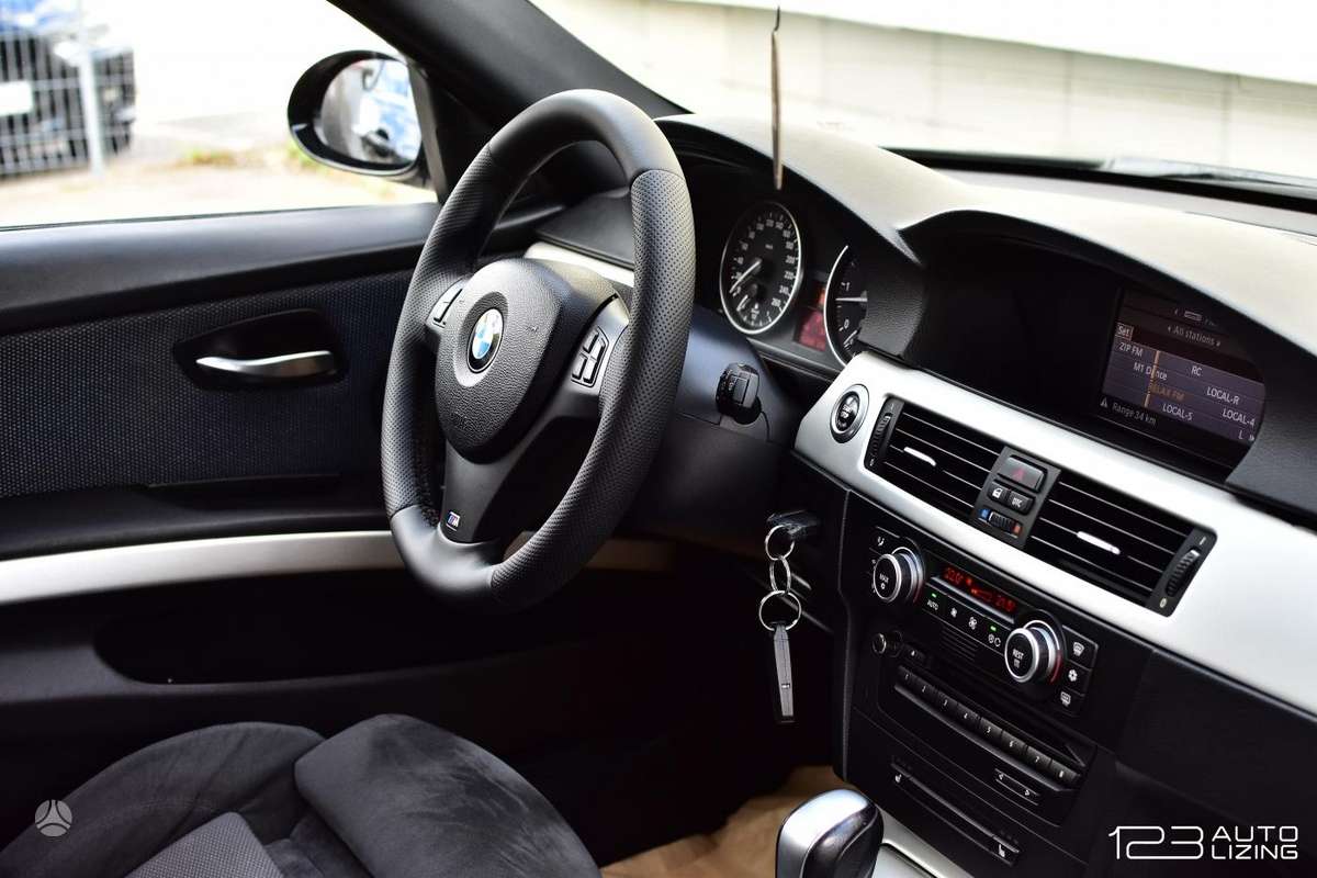BMW 330 2008 — photo 27