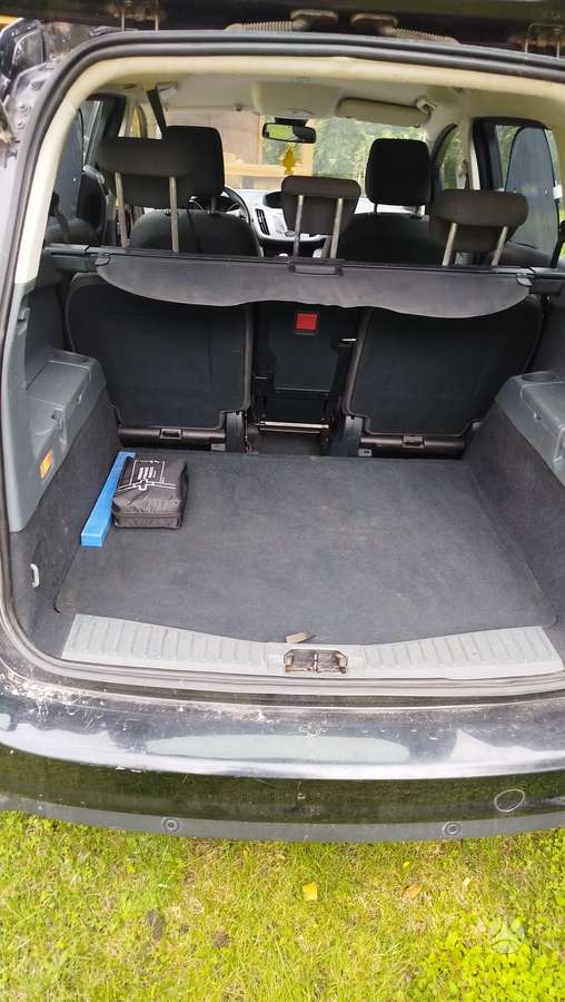 Ford Grand 2013 — photo 10