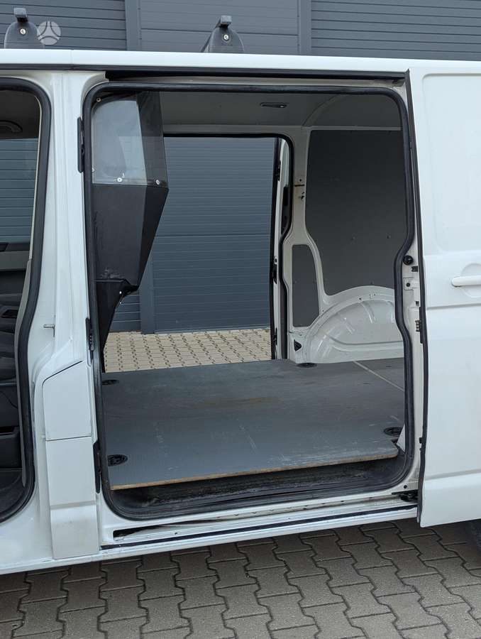 Volkswagen Transporter 2013 — photo 16