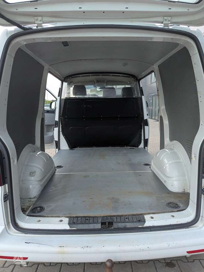 Volkswagen Transporter 2013 — photo 17