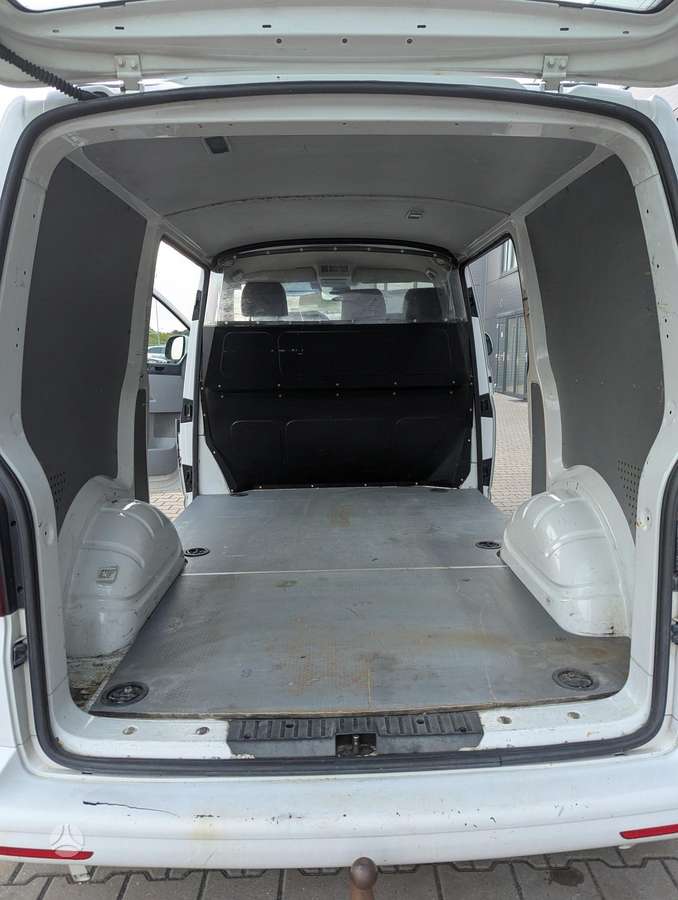 Volkswagen Transporter 2013 — photo 18