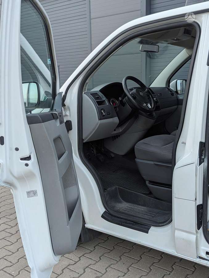 Volkswagen Transporter 2013 — photo 18