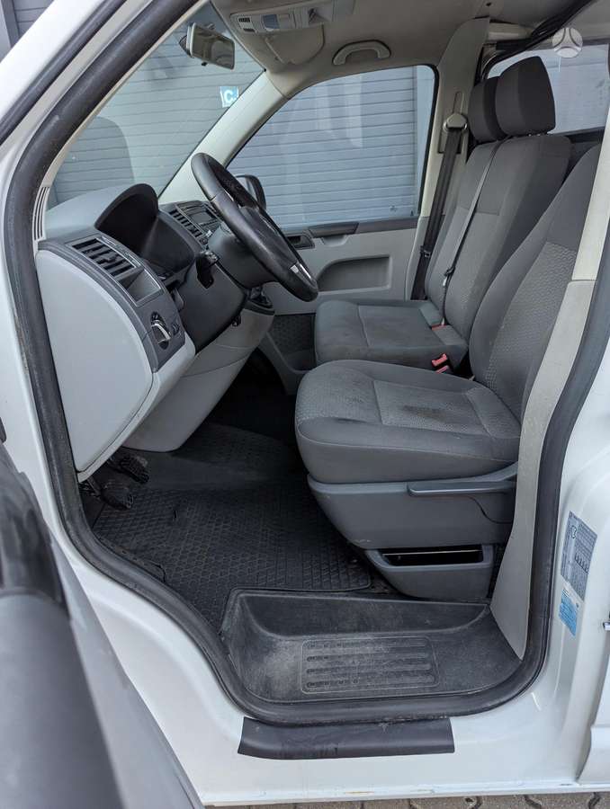 Volkswagen Transporter 2013 — photo 19