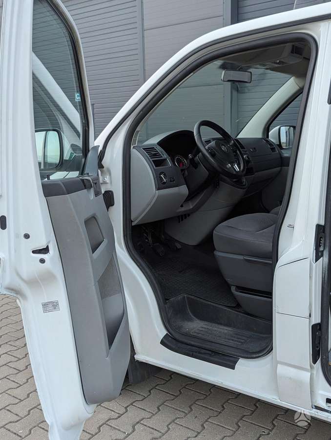 Volkswagen Transporter 2013 — photo 19