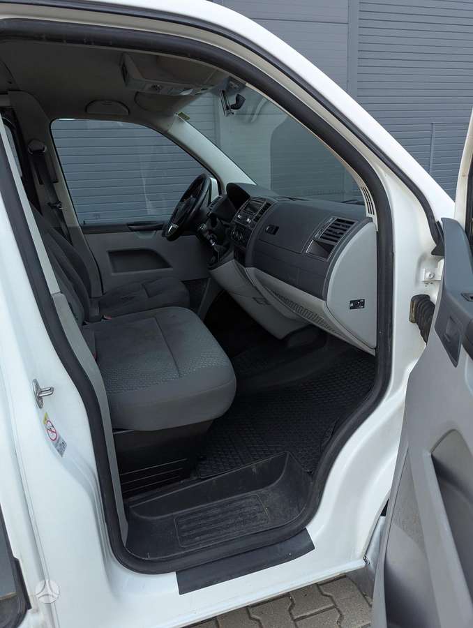 Volkswagen Transporter 2013 — photo 21
