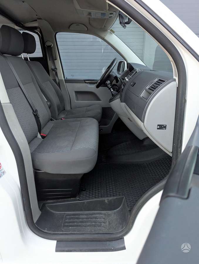 Volkswagen Transporter 2013 — photo 22