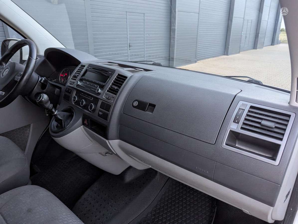 Volkswagen Transporter 2013 — photo 23