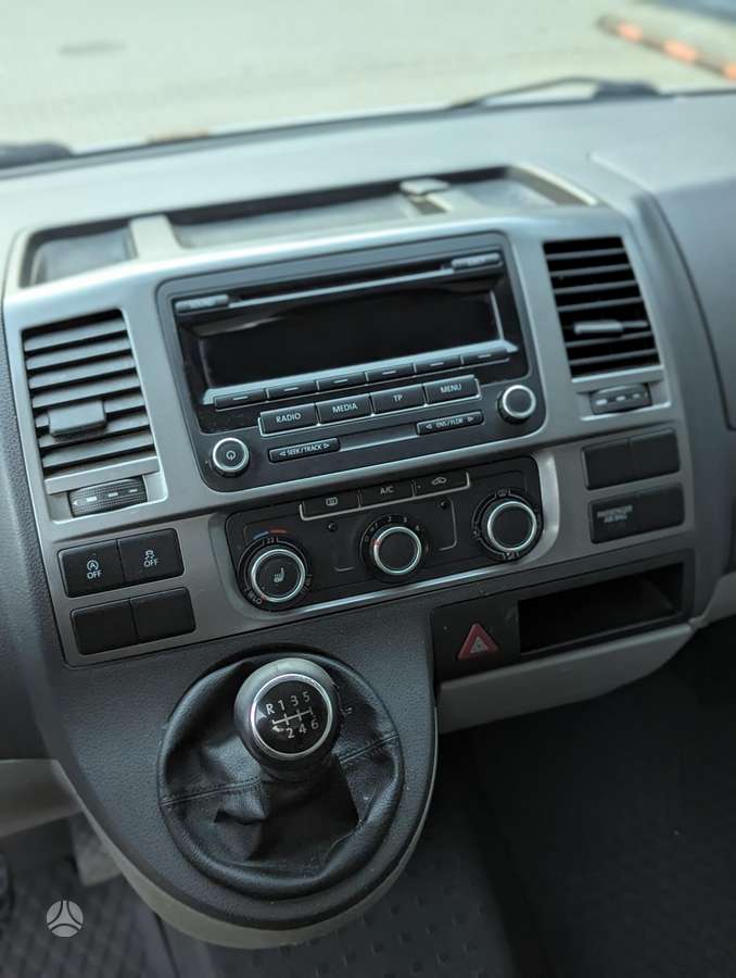 Volkswagen Transporter 2013 — photo 24