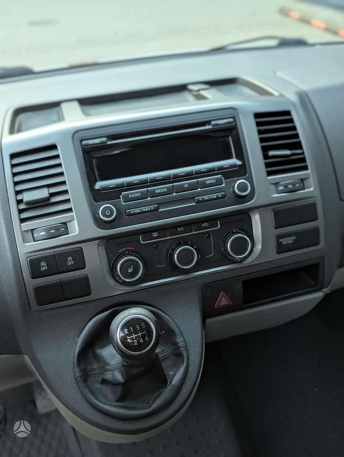 Volkswagen Transporter 2013 — photo 25