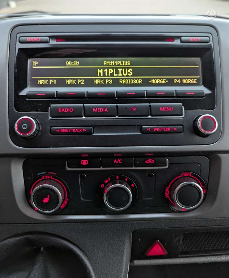 Volkswagen Transporter 2013 — photo 26
