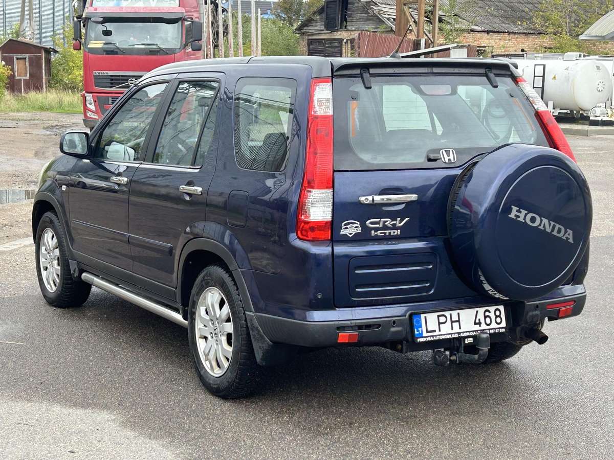 Honda CR-V 2006 — interior