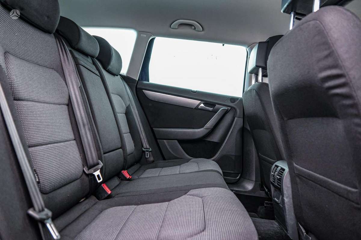 Volkswagen Passat 2011 — photo 10