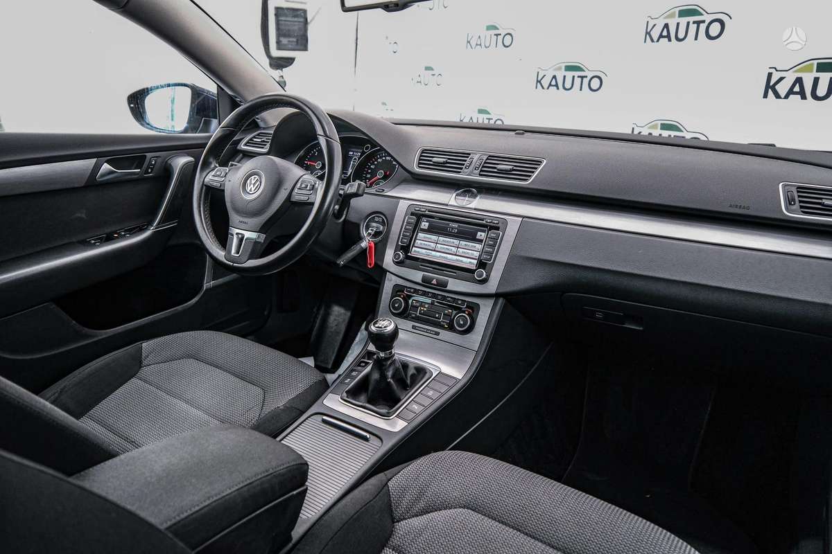 Volkswagen Passat 2011 — photo 11