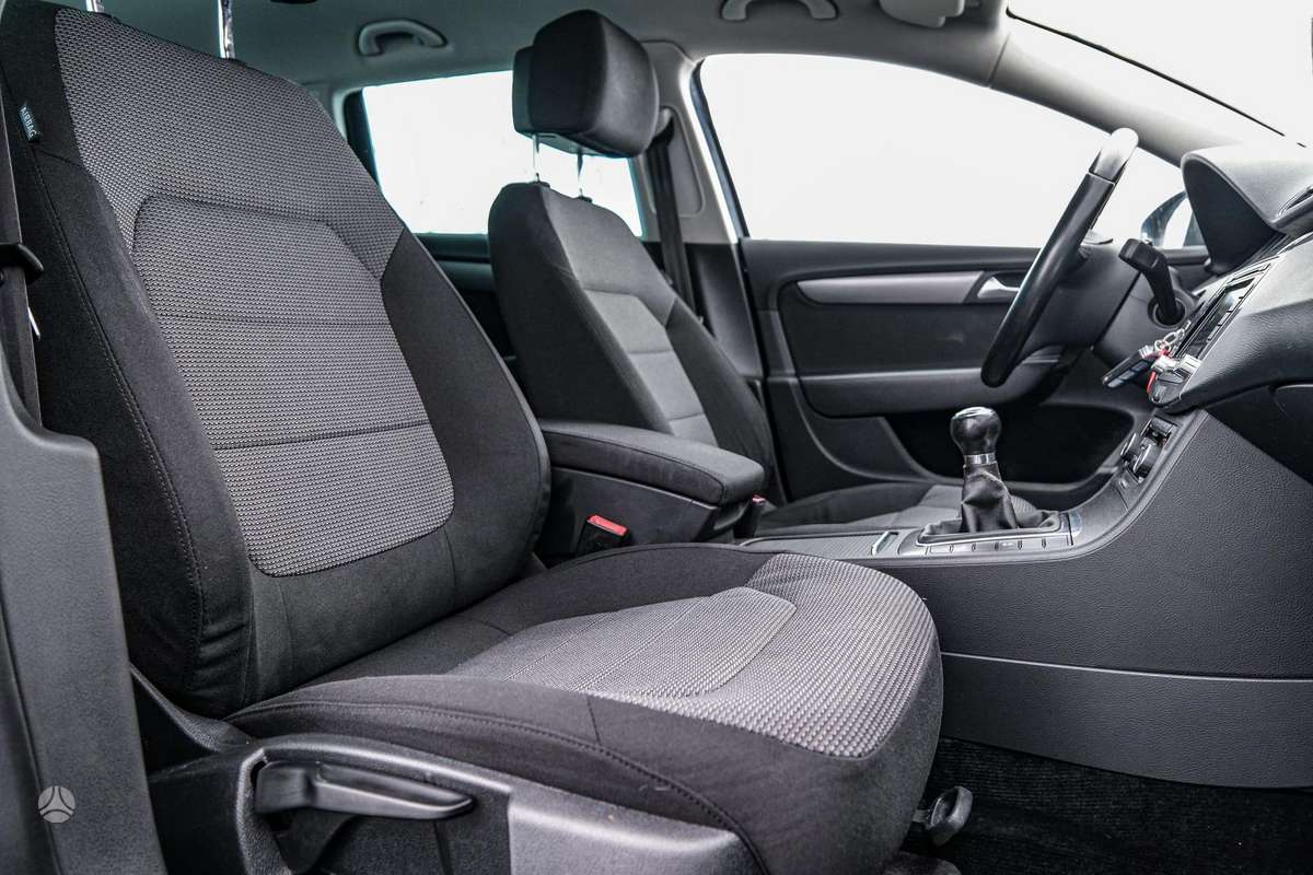 Volkswagen Passat 2011 — photo 13