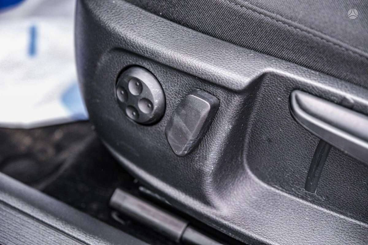Volkswagen Passat 2011 — photo 15