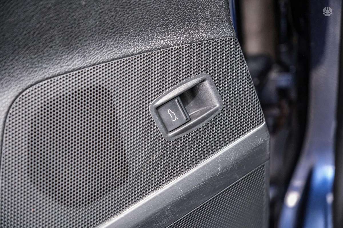 Volkswagen Passat 2011 — photo 16