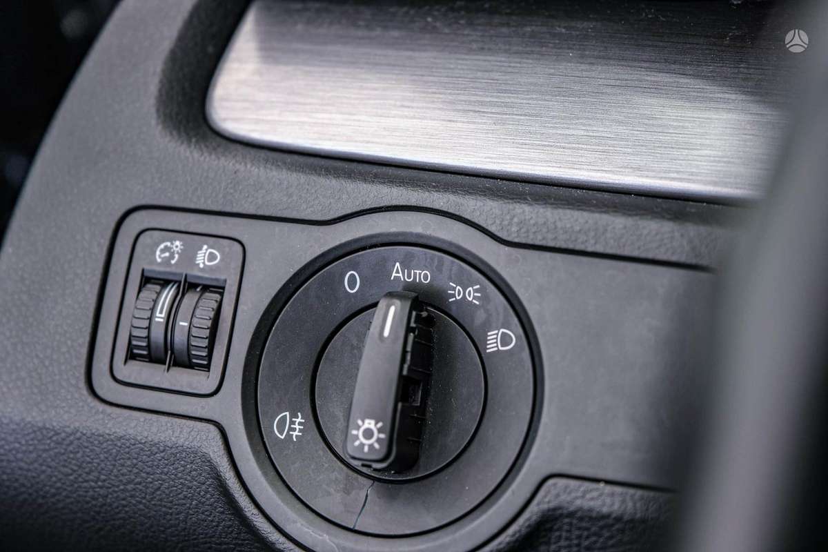 Volkswagen Passat 2011 — photo 17