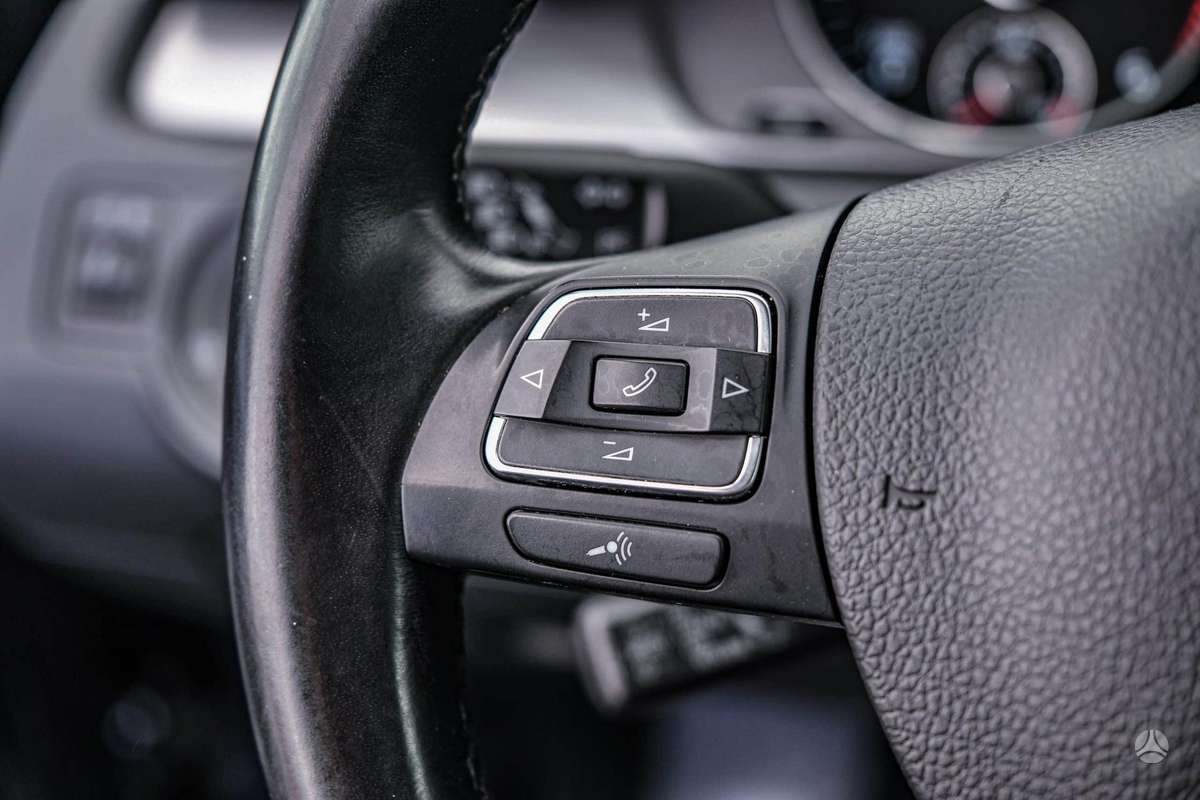 Volkswagen Passat 2011 — photo 19
