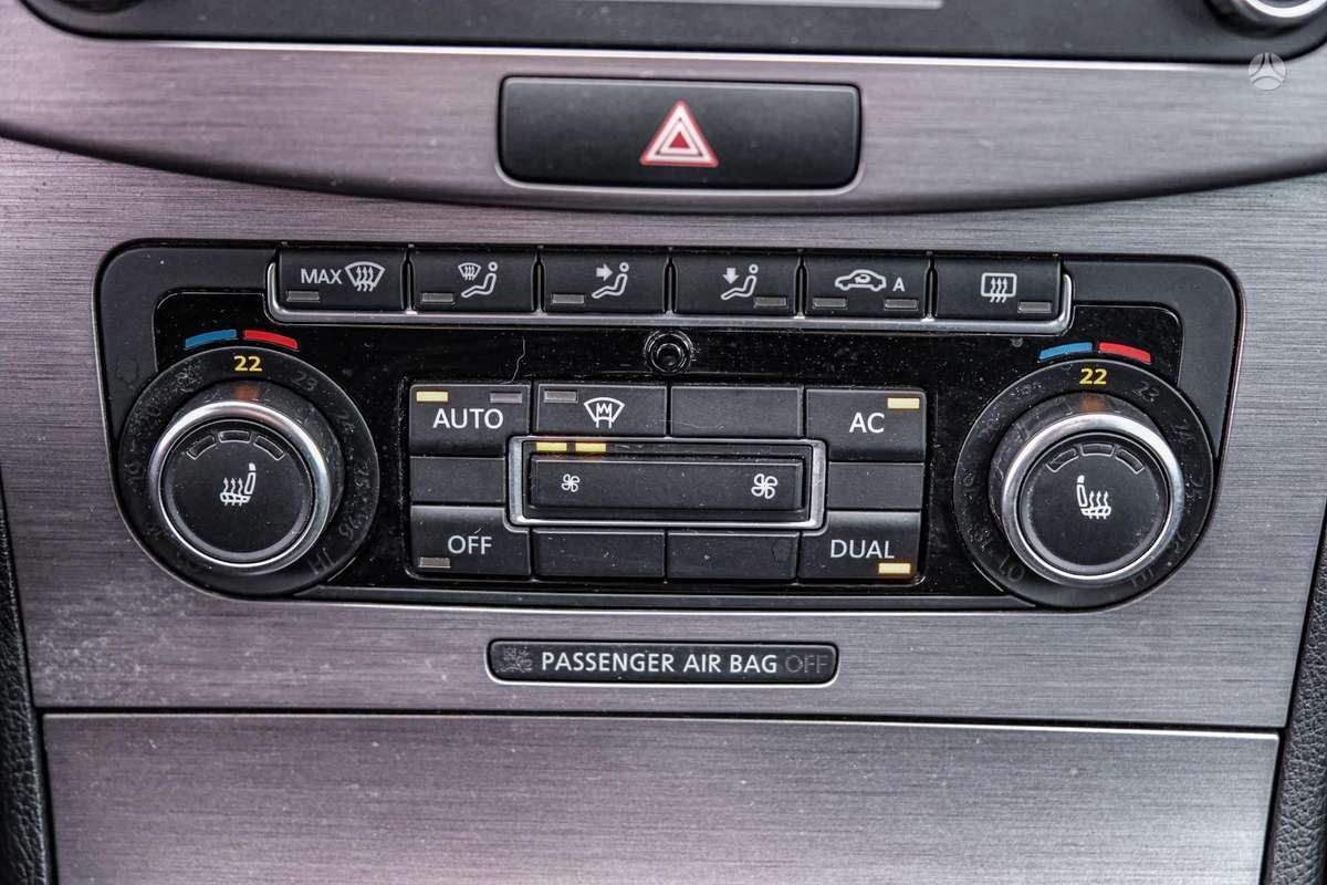 Volkswagen Passat 2011 — photo 23
