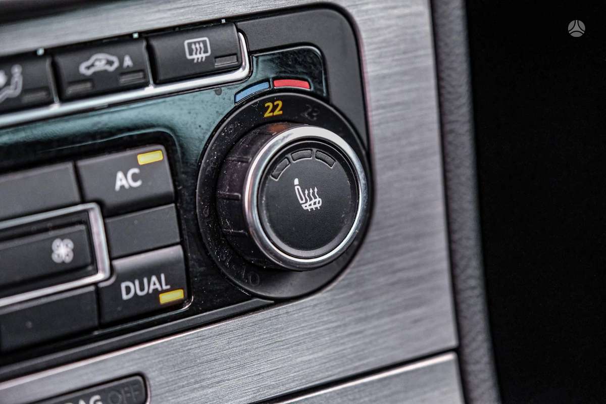 Volkswagen Passat 2011 — photo 24