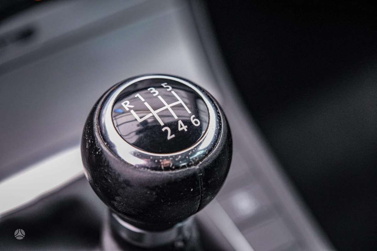Volkswagen Passat 2011 — photo 25