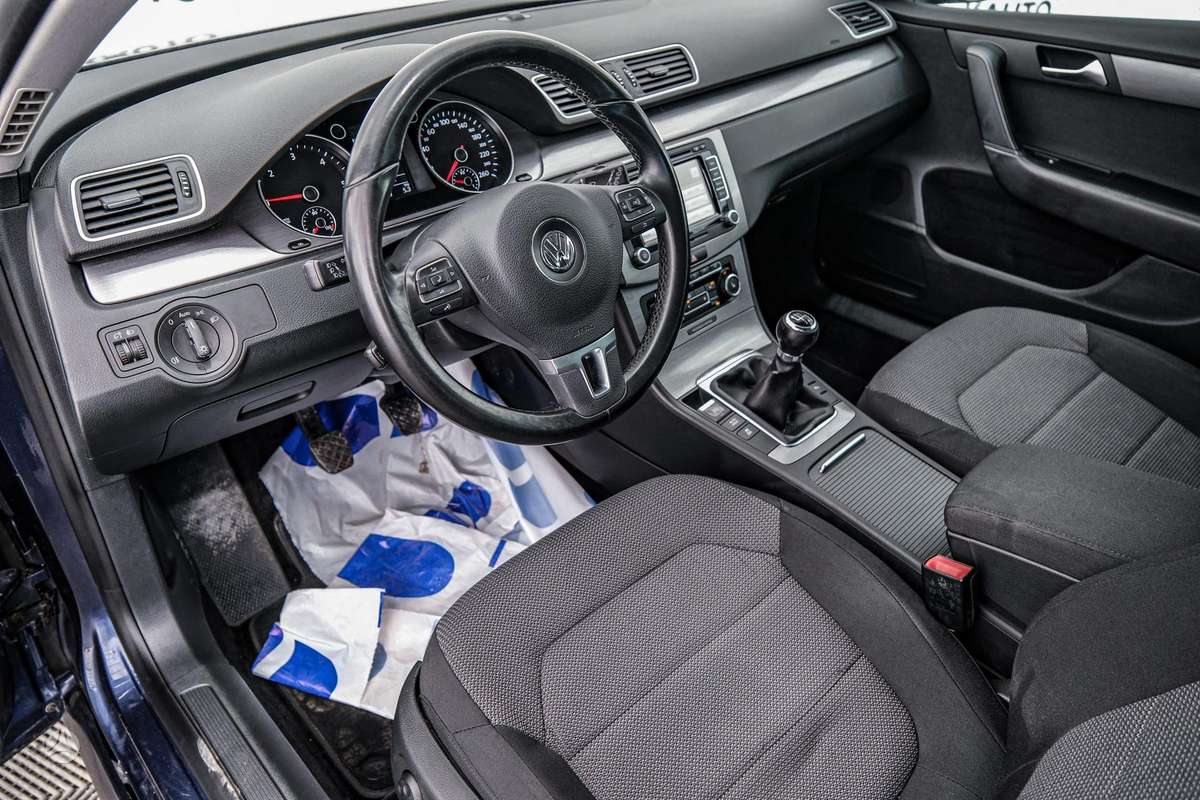 Volkswagen Passat 2011 — photo 5