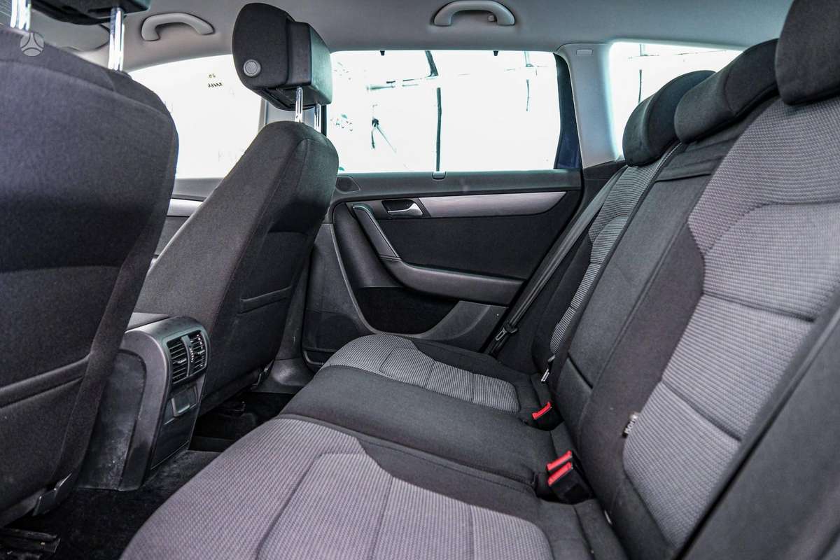 Volkswagen Passat 2011 — photo 9