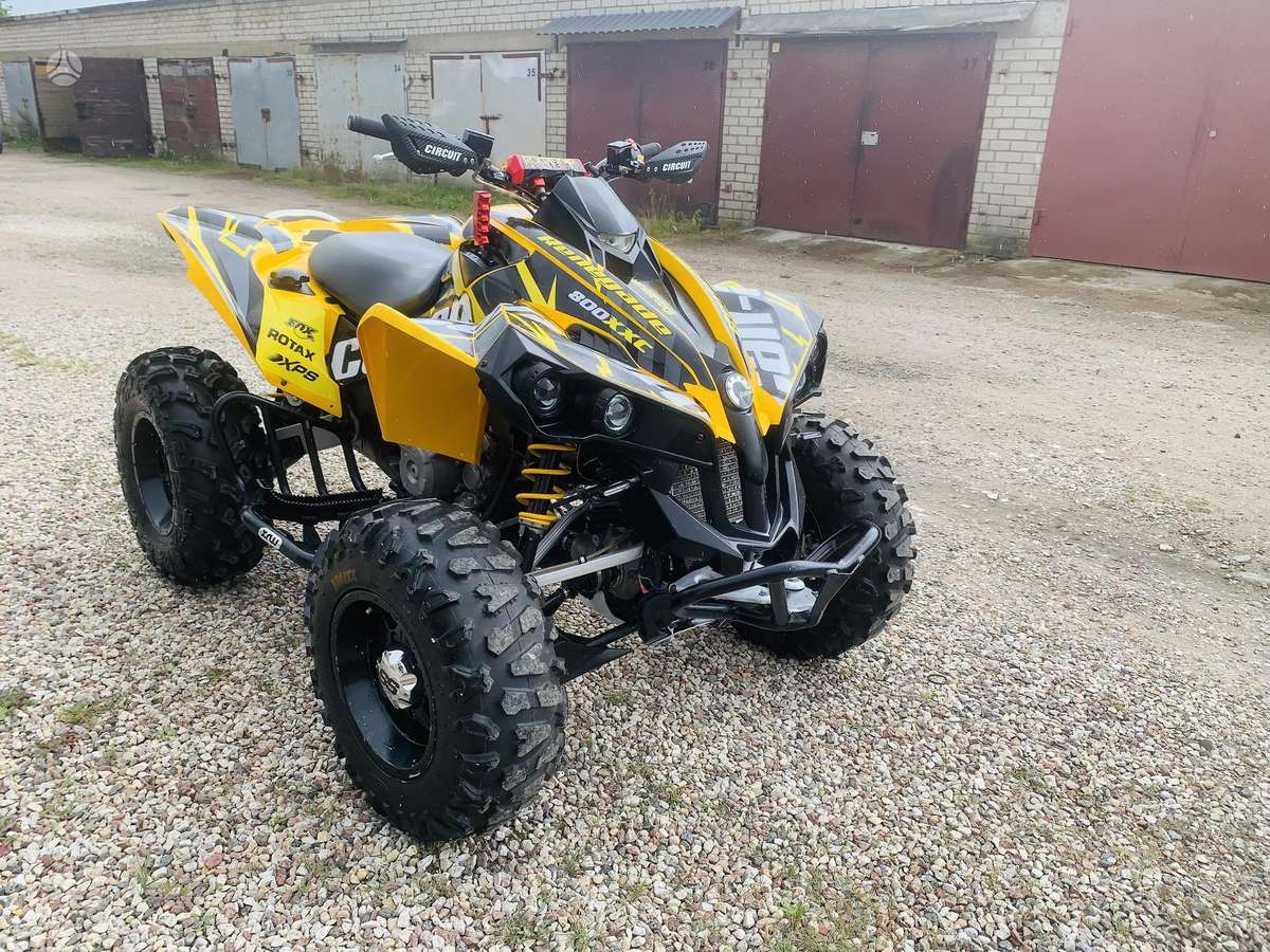 Can-Am Renegade 2009 — interior
