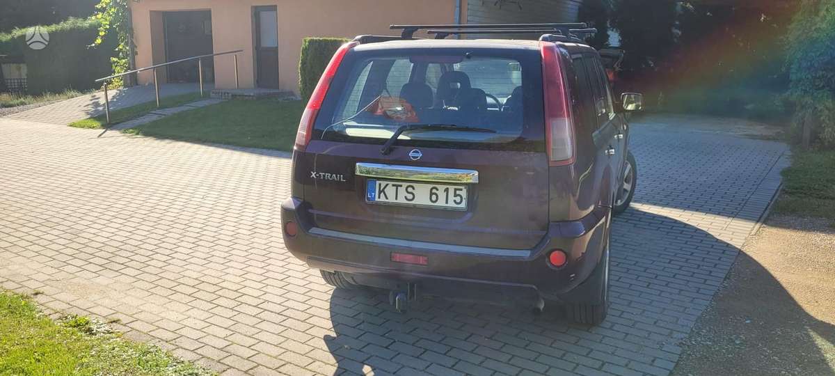 Nissan X-Trail 2004 — rear view